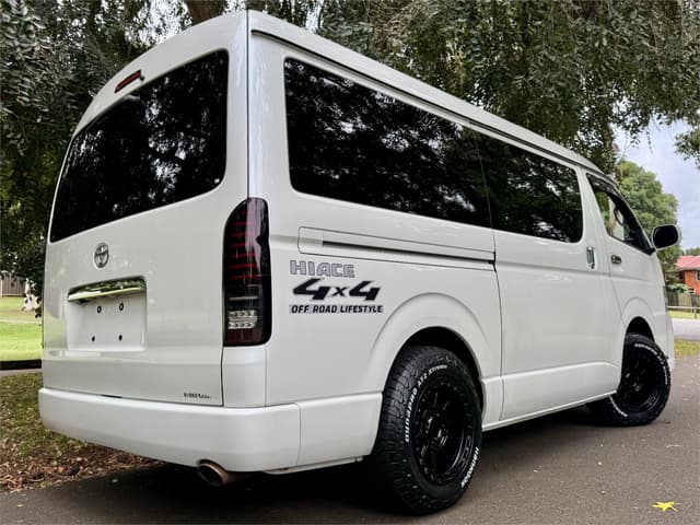 2010 Toyota HiAce JDM car for sale — photo 4 of 23