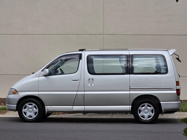 1996 Toyota Granvia JDM car for sale — photo 17 of 23