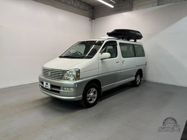 1999 Toyota Regius JDM car for sale — photo 2 of 25