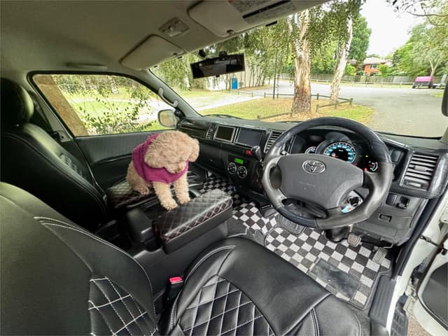 2010 Toyota HiAce JDM car for sale — photo 9 of 23