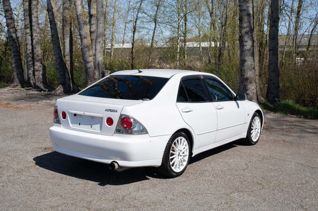 2001 Toyota Altezza JDM car for sale — photo 7 of 16