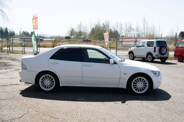 2001 Toyota Altezza JDM car for sale — photo 8 of 16
