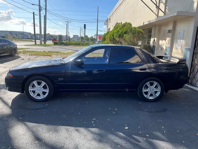 1989 Nissan Skyline JDM car for sale — photo 4 of 17