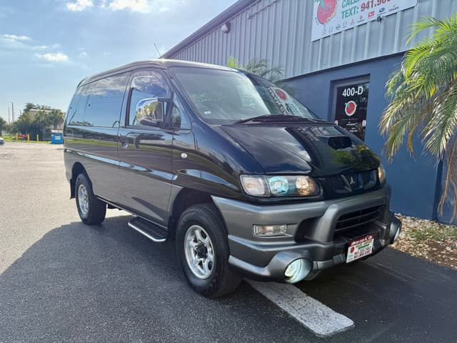 2000 Mitsubishi Delica JDM car for sale — photo 11 of 19
