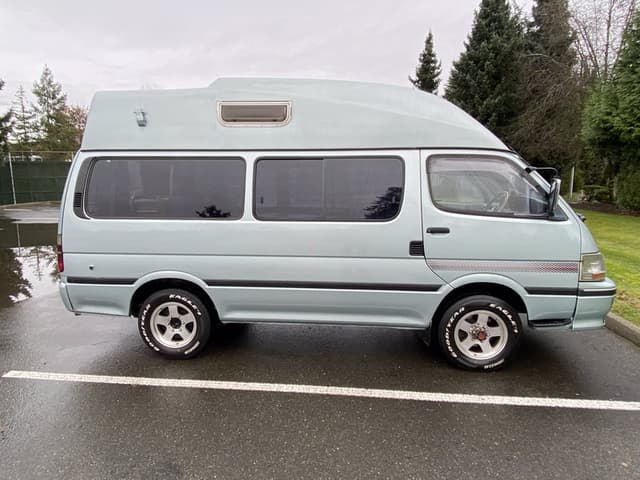 1995 Toyota HiAce JDM car for sale — photo 3 of 10