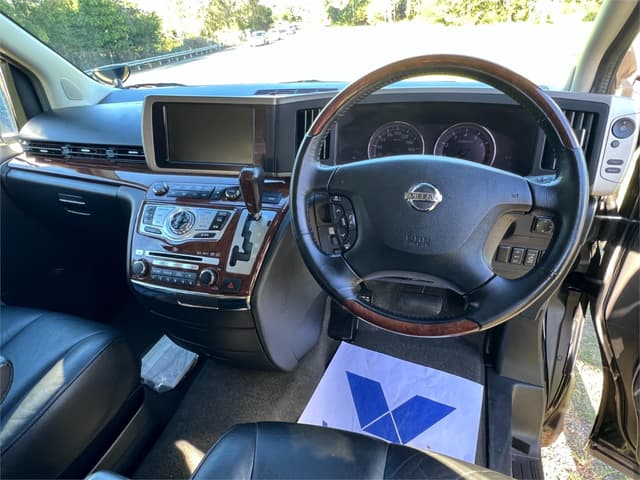 2007 Nissan Elgrand JDM car for sale — photo 12 of 16
