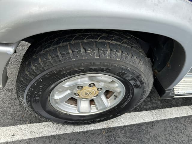 1996 Toyota Hilux Surf JDM car for sale — photo 9 of 10