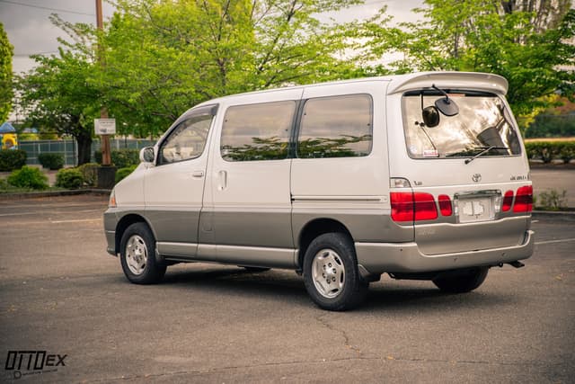 2001 Toyota Granvia JDM car for sale — photo 7 of 25