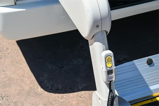 2011 Toyota HiAce JDM car for sale — photo 2 of 22