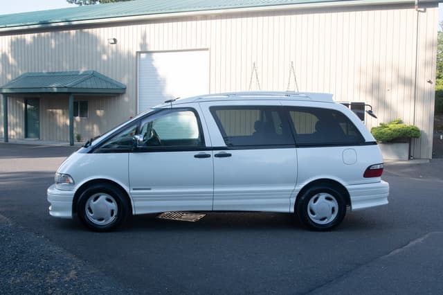 1998 Toyota Estima JDM car for sale — photo 13 of 15