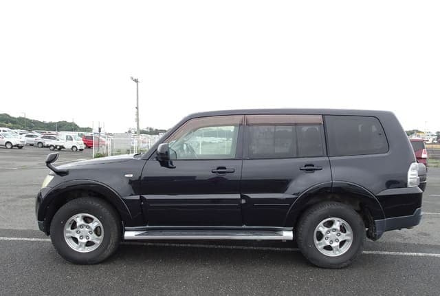 2008 Mitsubishi Pajero JDM car for sale — photo 2 of 25