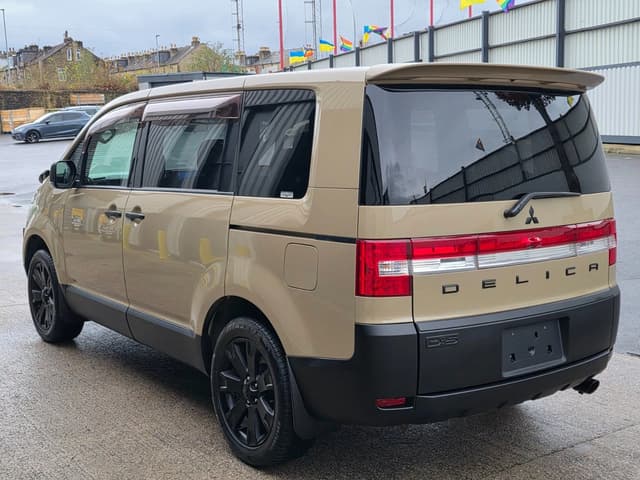 2009 Mitsubishi Delica JDM car for sale — photo 22 of 24