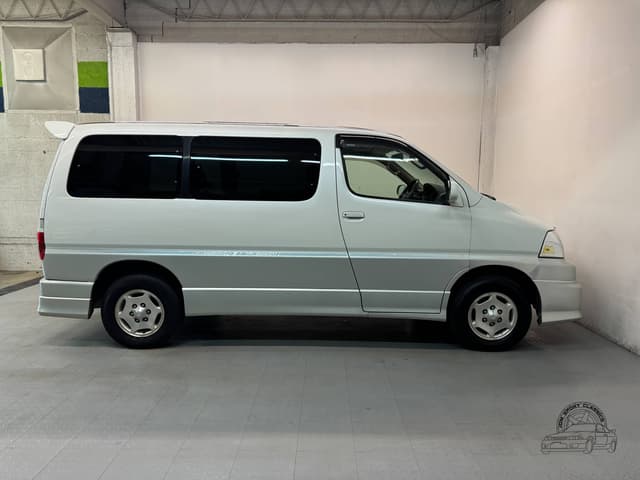 1999 Toyota Granvia JDM car for sale — photo 22 of 25