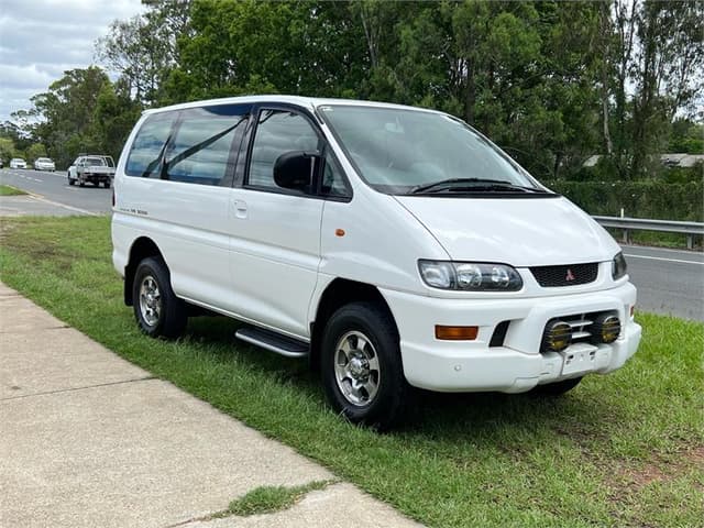 2001 Mitsubishi Delica JDM car for sale — photo 4 of 17