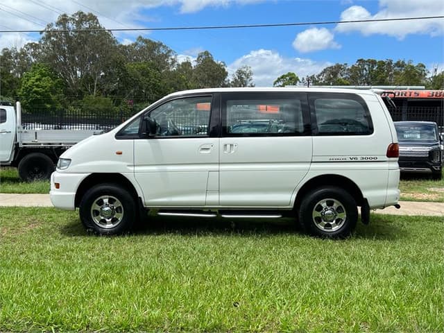 2001 Mitsubishi Delica JDM car for sale — photo 9 of 17