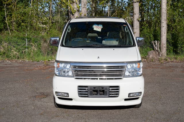 2000 Nissan Elgrand JDM car for sale — photo 2 of 15
