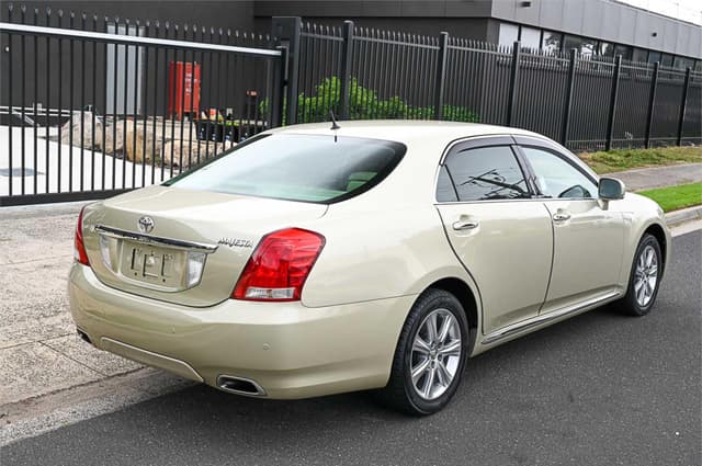 2009 Toyota Crown JDM car for sale — photo 12 of 25