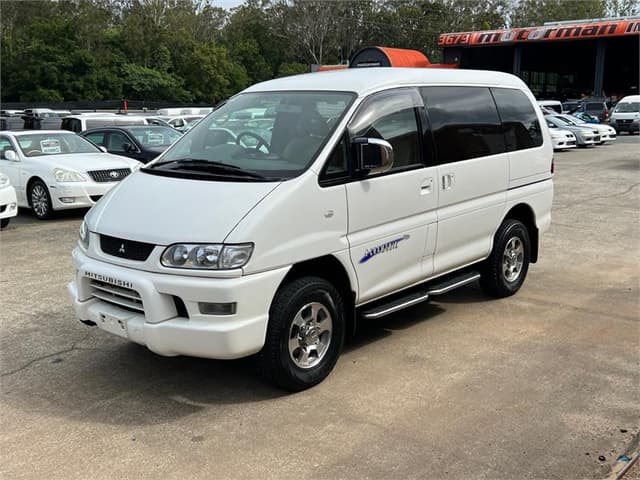 2005 Mitsubishi Delica JDM car for sale — photo 6 of 15