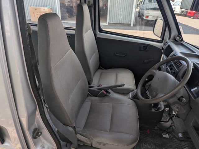 2001 Mitsubishi Minicab JDM car for sale — photo 11 of 23