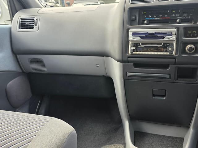 1996 Toyota Granvia JDM car for sale — photo 18 of 23