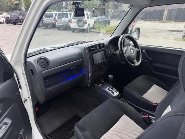 2008 Suzuki Jimny JDM car for sale — photo 11 of 17