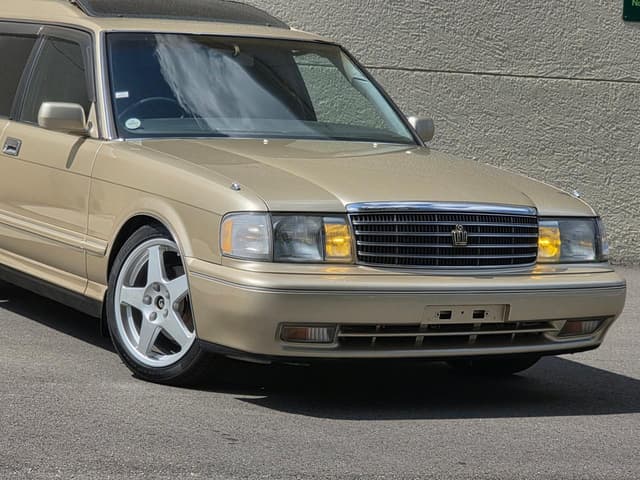 1994 Toyota Crown JDM car for sale — photo 4 of 25