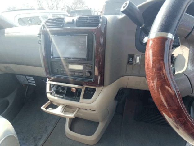 1999 Toyota Grand Hiace JDM car for sale — photo 4 of 7