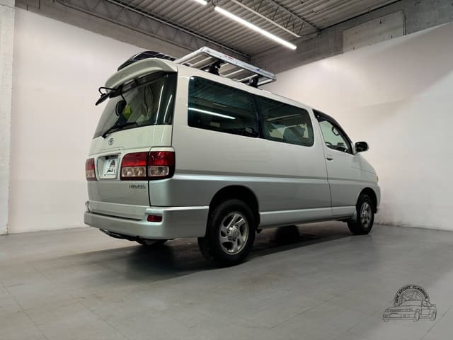 1999 Toyota Regius JDM car for sale — photo 12 of 25