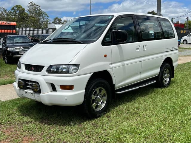 2001 Mitsubishi Delica JDM car for sale — photo 10 of 17