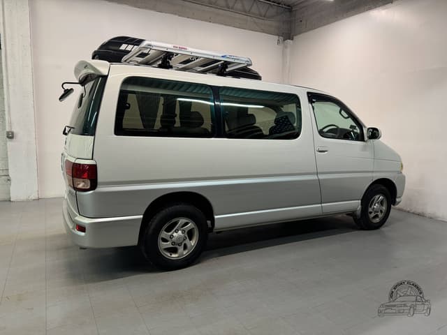 1999 Toyota Regius JDM car for sale — photo 20 of 25