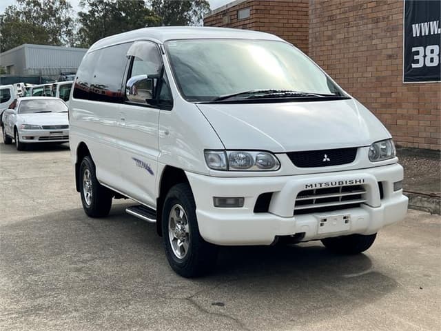 2005 Mitsubishi Delica JDM car for sale — photo 4 of 15