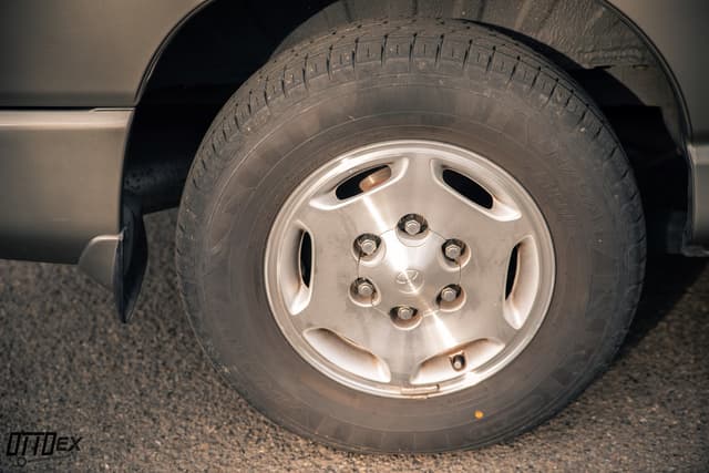 2001 Toyota Granvia JDM car for sale — photo 13 of 25