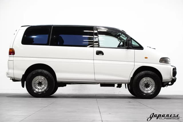 1994 Mitsubishi Delica JDM car for sale — photo 5 of 25