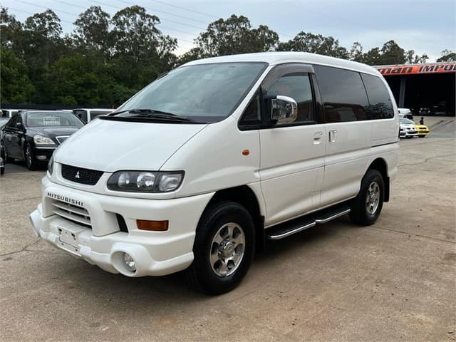 2004 Mitsubishi Delica JDM car for sale — photo 10 of 16