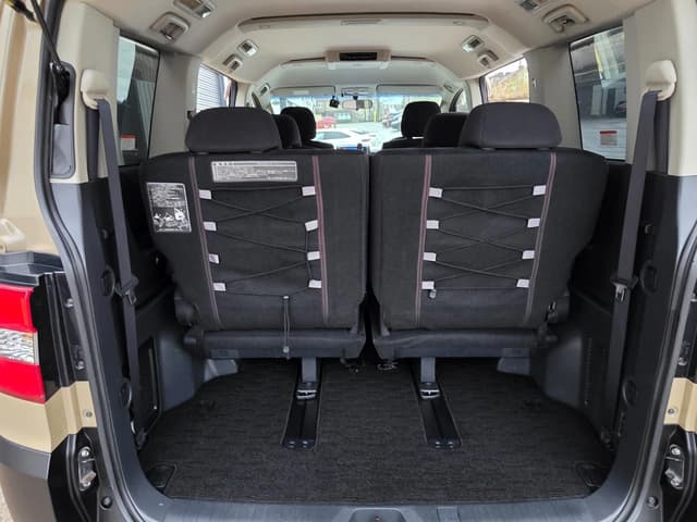 2009 Mitsubishi Delica JDM car for sale — photo 21 of 24