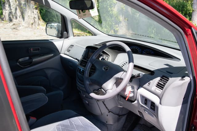 2000 Toyota Estima JDM car for sale — photo 6 of 10