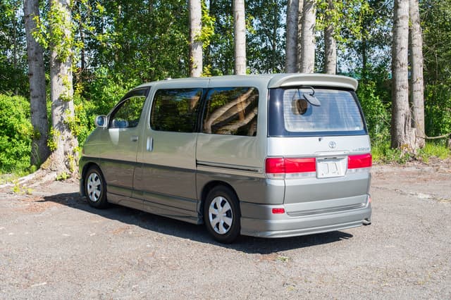 1997 Toyota Regius JDM car for sale — photo 3 of 15