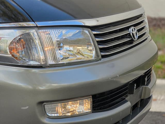 1998 Toyota Regius JDM car for sale — photo 21 of 22