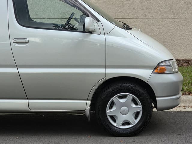 1996 Toyota Granvia JDM car for sale — photo 7 of 23
