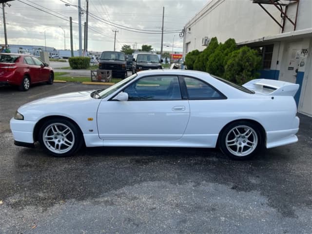 1995 Nissan Skyline JDM car for sale — photo 4 of 17