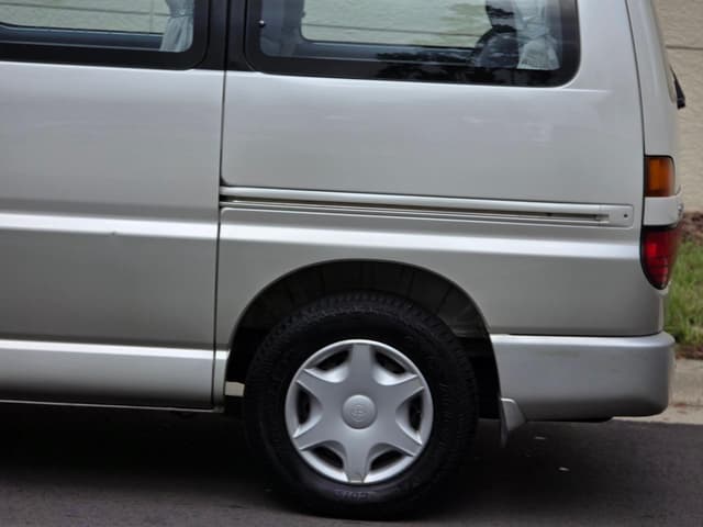 1996 Toyota Granvia JDM car for sale — photo 16 of 23