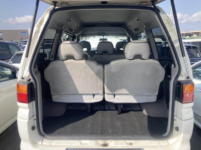 2000 Mitsubishi Delica JDM car for sale — photo 10 of 11