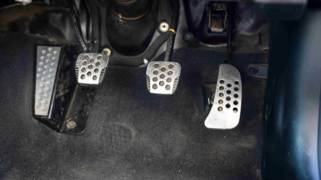2001 Nissan Skyline JDM car for sale — photo 21 of 24