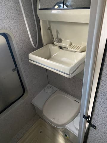 1992 Mitsubishi Delica JDM car for sale — photo 10 of 25