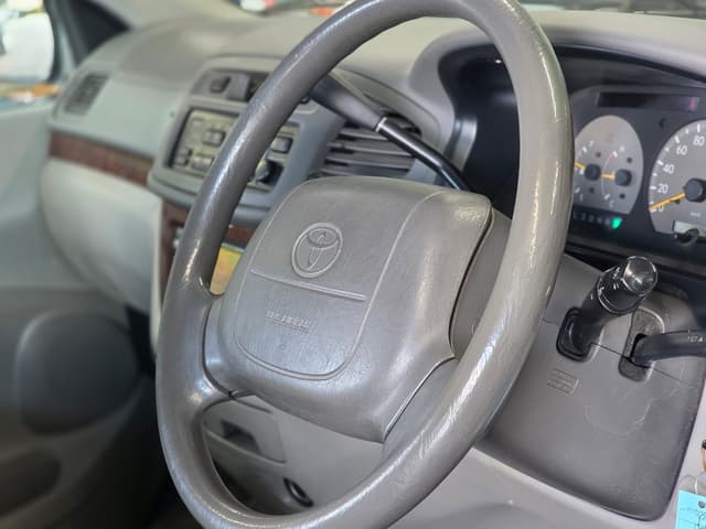 1998 Toyota HiAce JDM car for sale — photo 7 of 22
