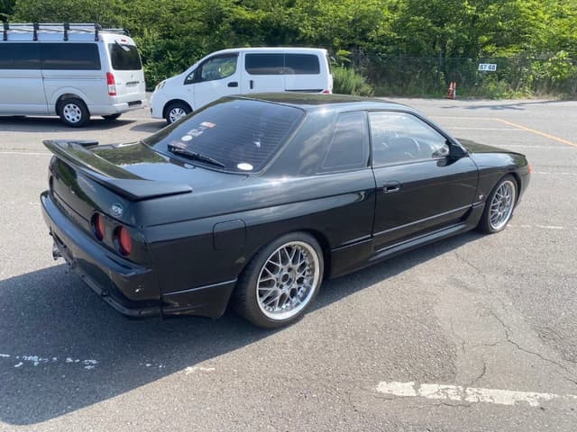 1993 Nissan Skyline JDM car for sale — photo 3 of 10