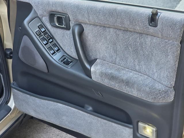 1994 Toyota Crown JDM car for sale — photo 19 of 25