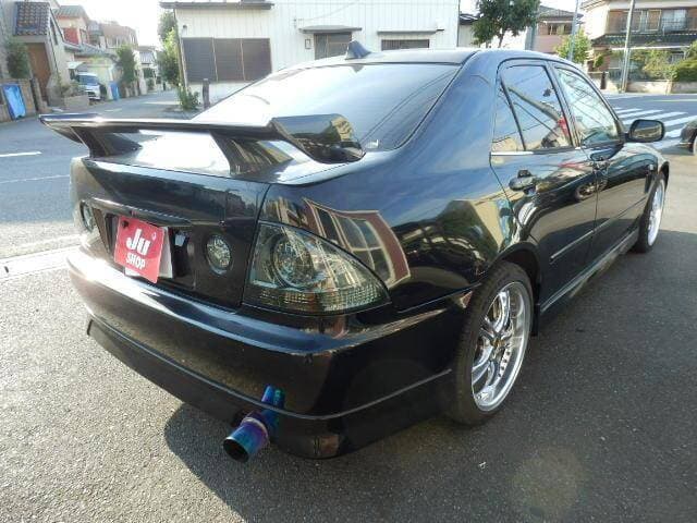 1999 Toyota Altezza JDM car for sale — photo 14 of 20