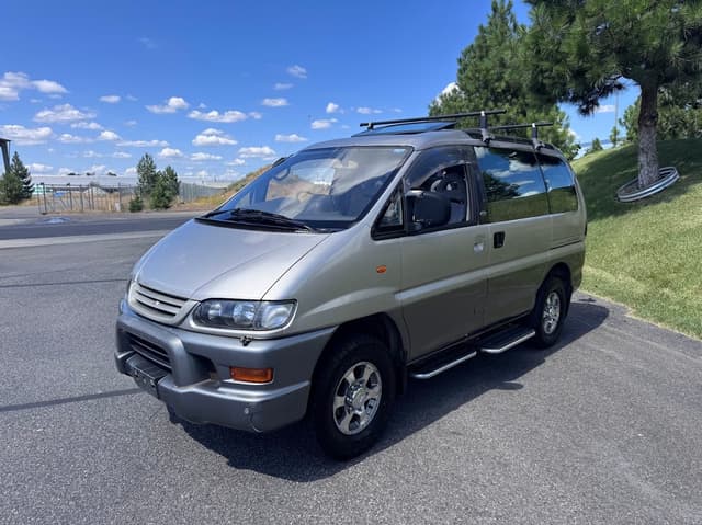 1997 Mitsubishi Delica JDM car for sale — photo 4 of 23