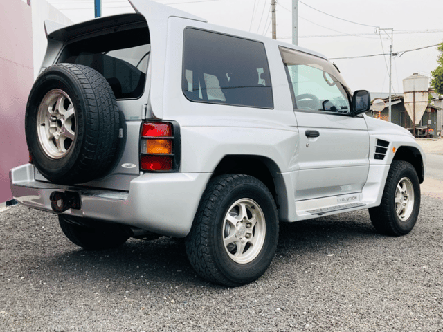 1997 Mitsubishi Pajero JDM car for sale — photo 4 of 21